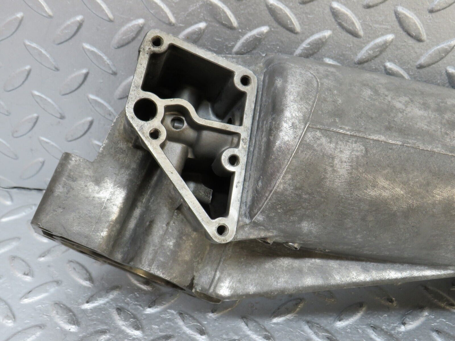 35924 Mercedes-Benz 240D OM616.912 Oil Filter Housing 6151840102 6171840125