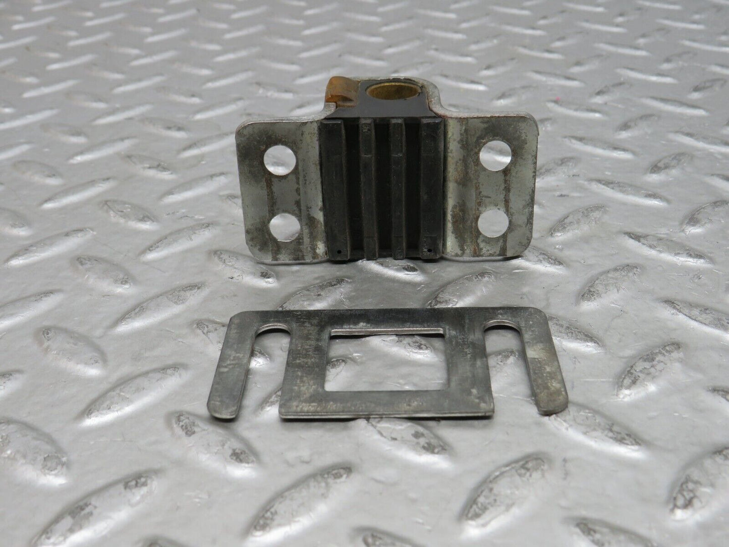 27946 Mercedes-Benz W123 280E Door Lock Latch Left Side