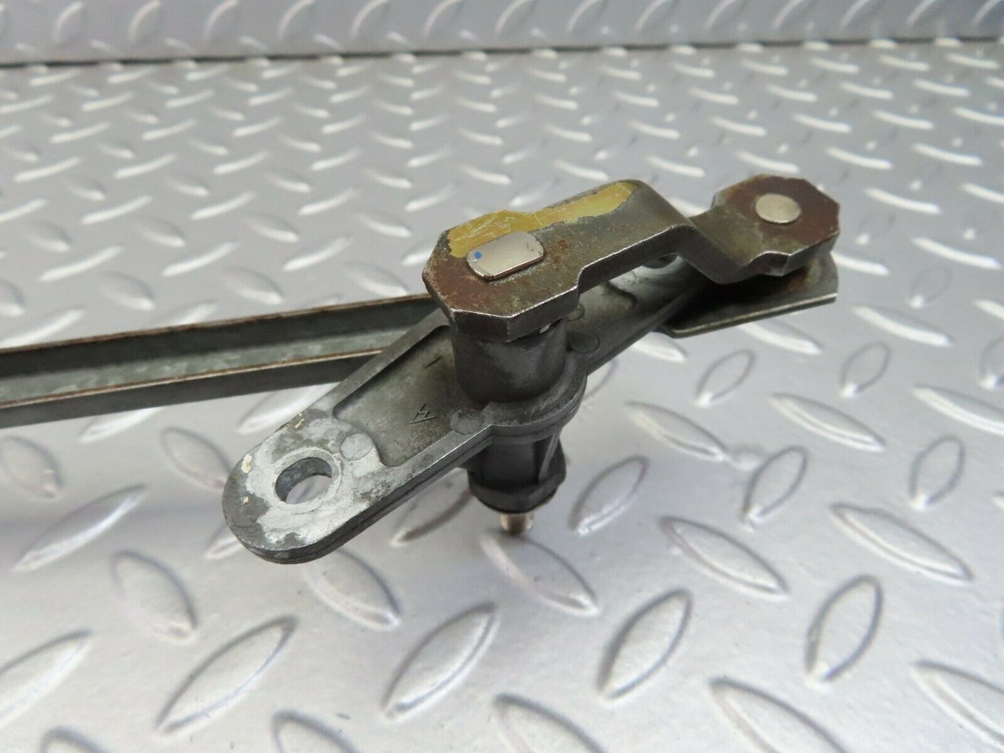 7745 Mercedes-Benz S123 230TE Wagon Windscreen Wiper Linkage