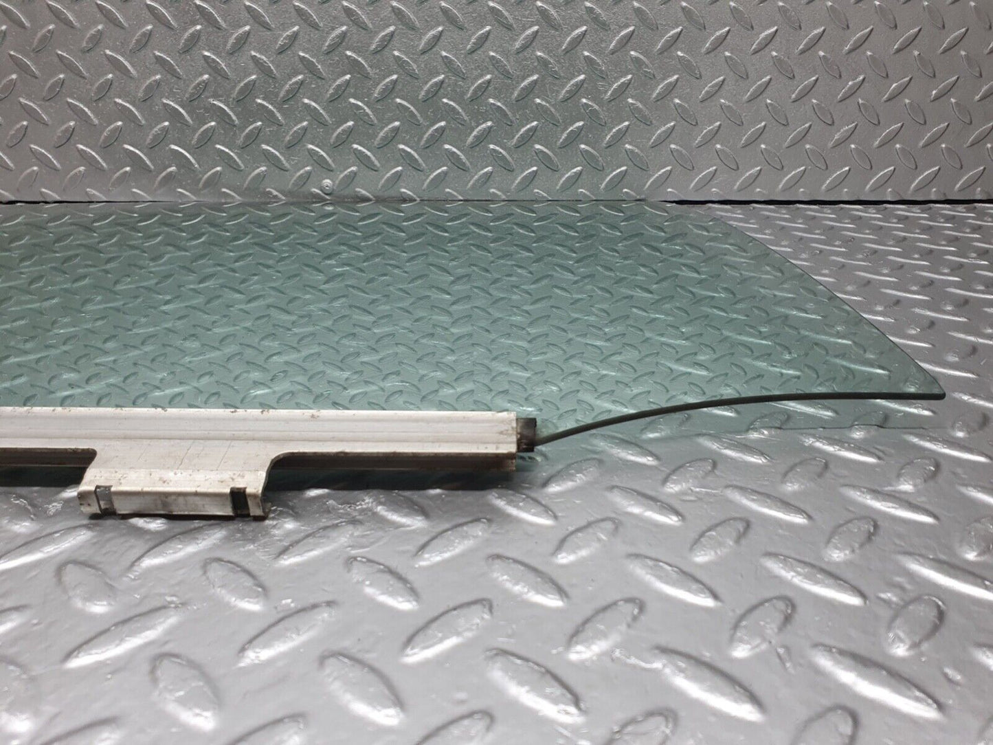 41991 Mercedes-Benz W202 C200 Rear Left Door Window Glass