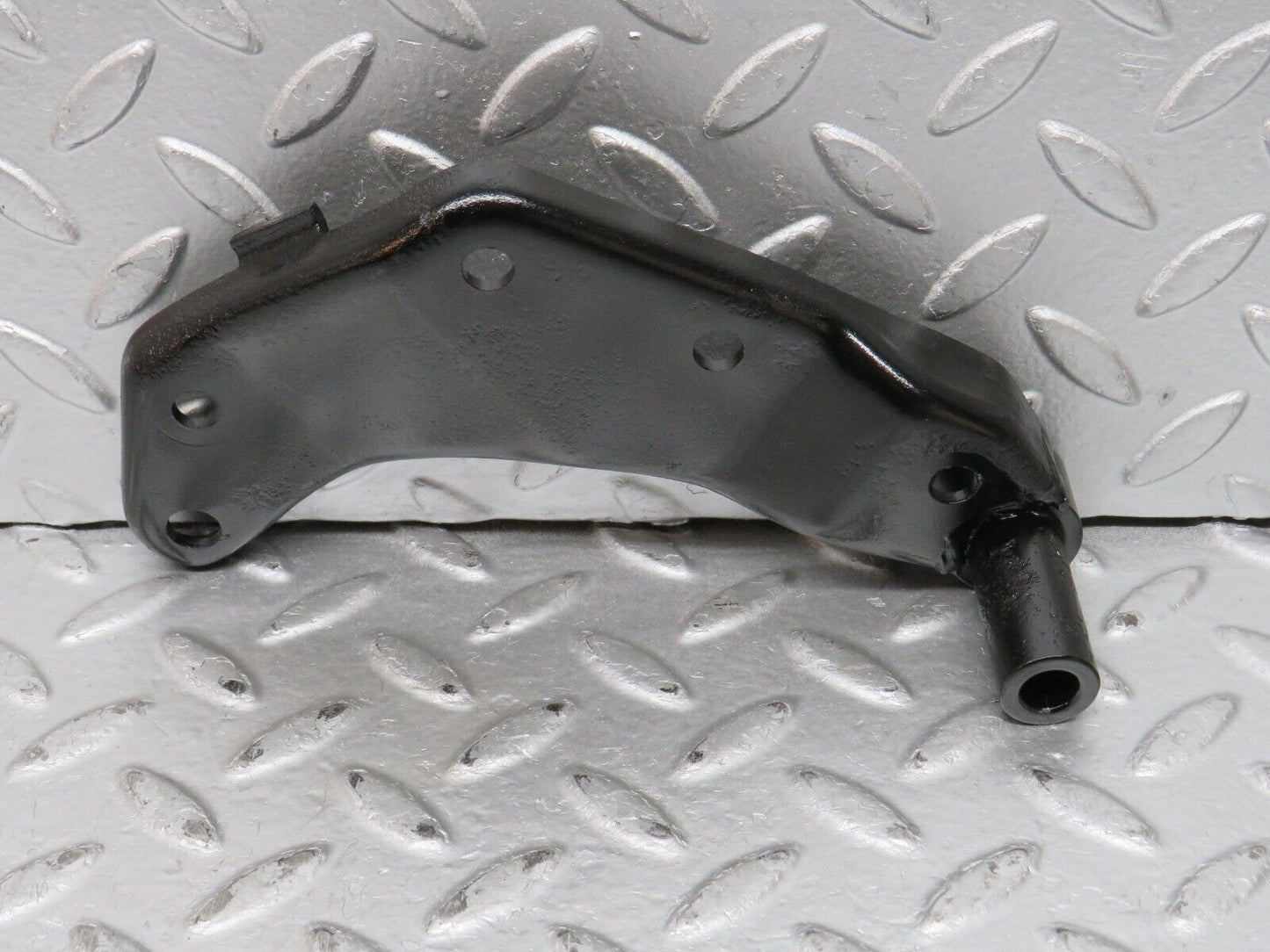 32128 Mercedes-Benz W123 230E Alternator Generator Bracket