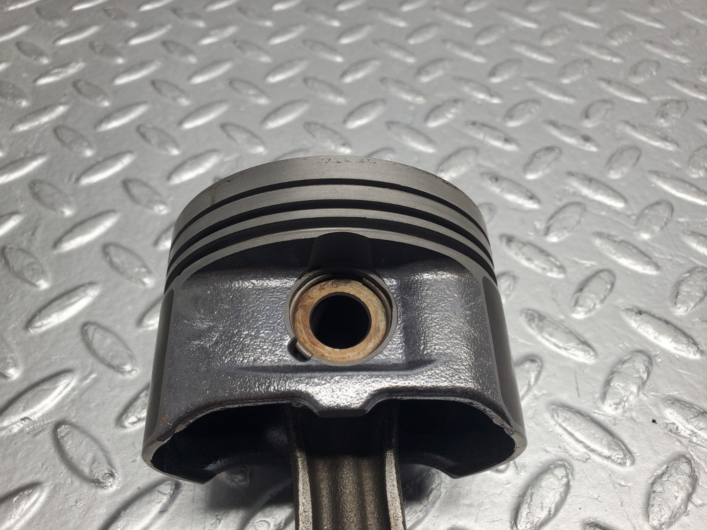 W124 Wagon piston with connecting rod used OEM