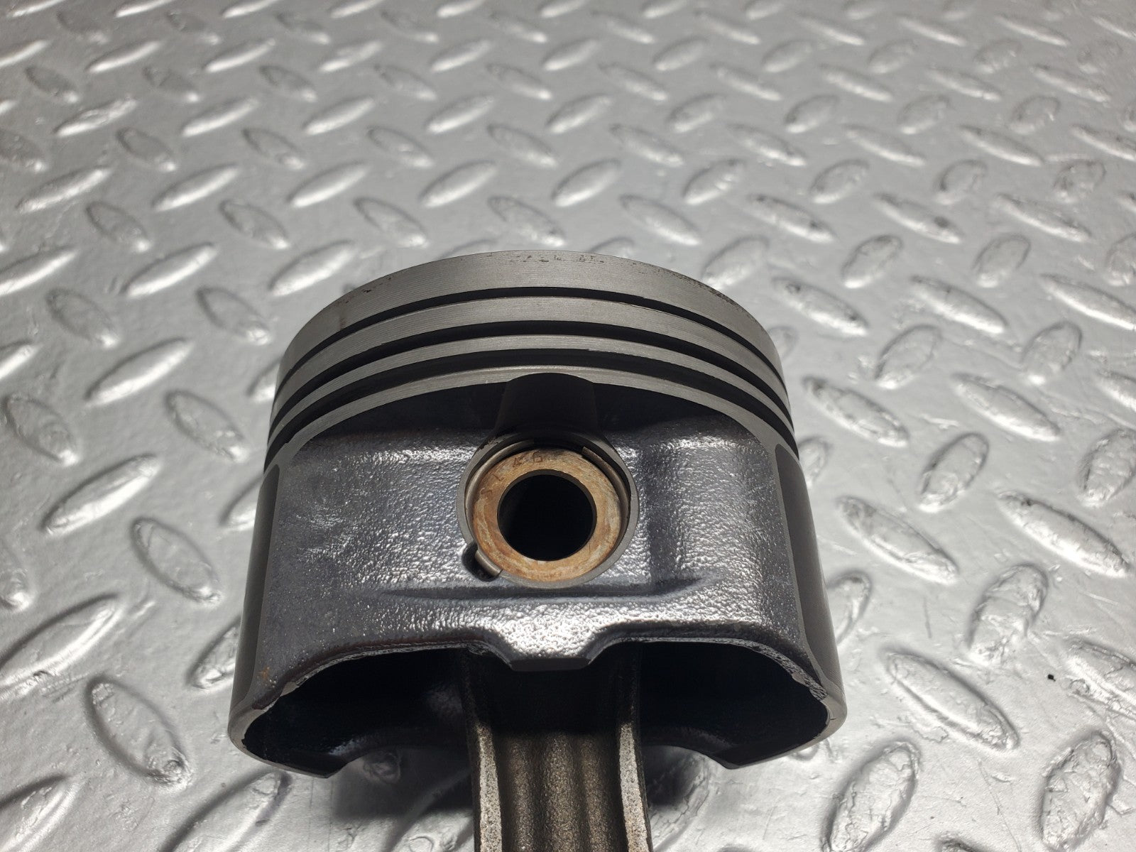 W124 Wagon piston with connecting rod used OEM