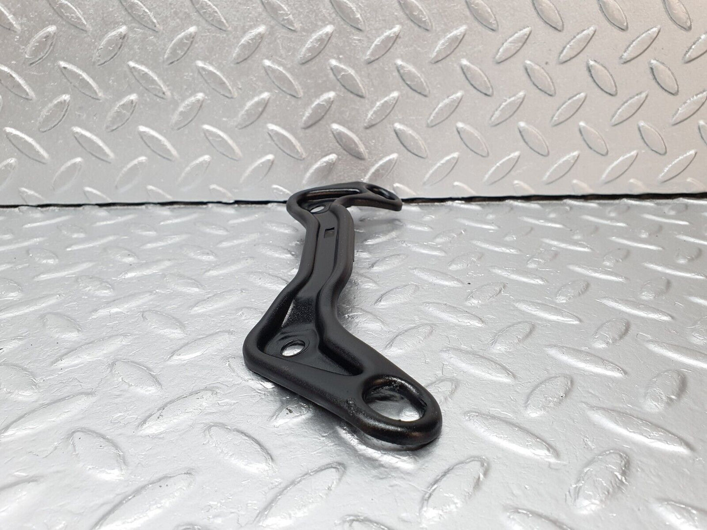 40839 Mercedes-Benz W123 300D Oil Hose Pipe Bracket