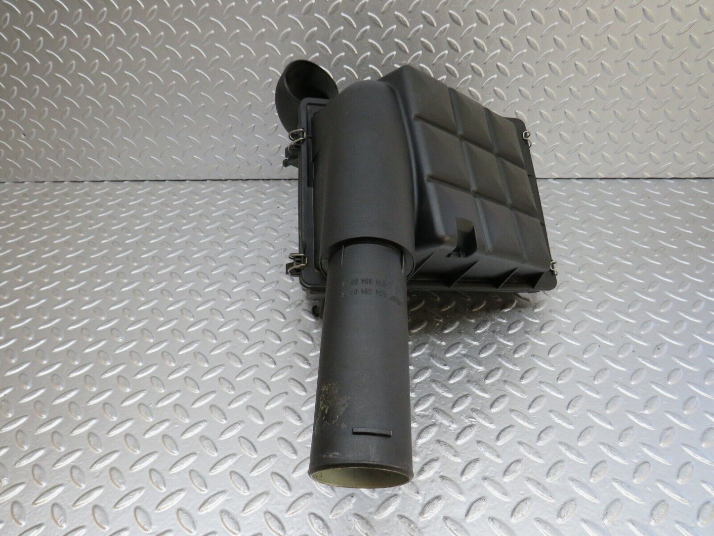 33220 Mercedes-Benz W202 C180 Air Filter Box Housing 1110940202