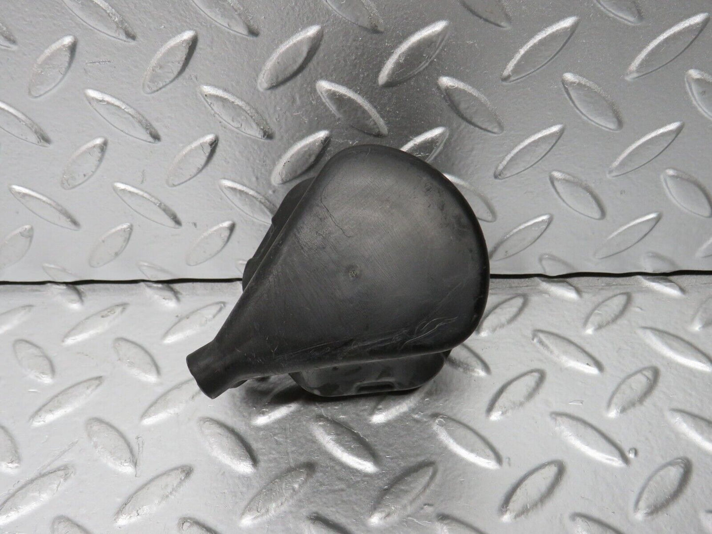 30303 Mercedes-Benz W124 230E Ignition Coil Cover Cap 0001582285