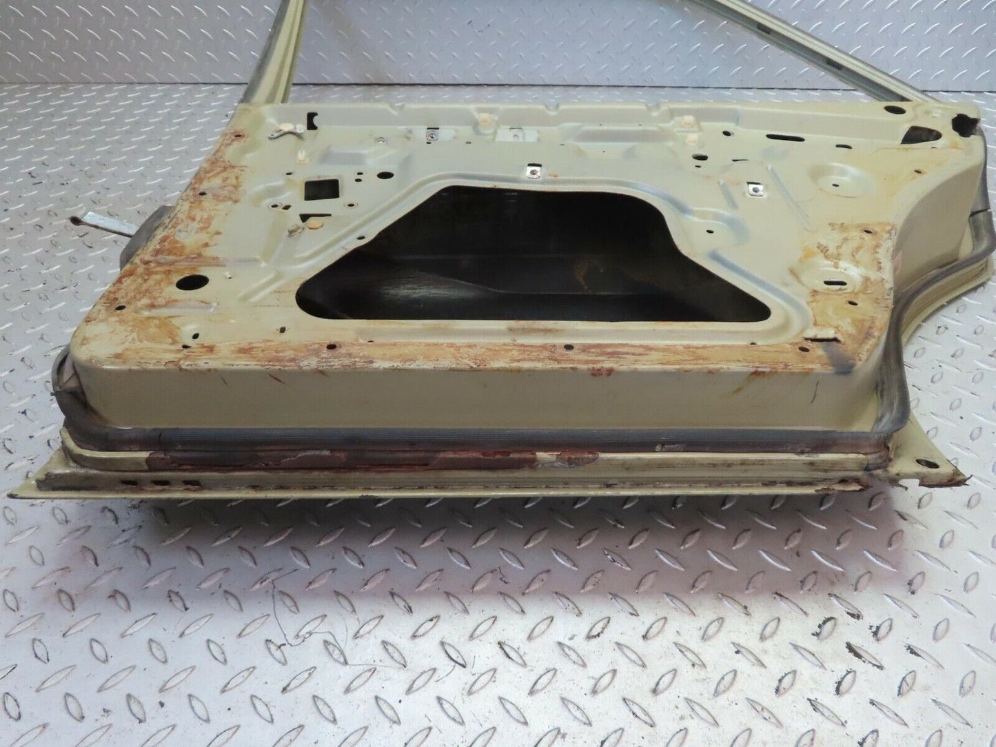 13641 Mercedes-Benz W123 200 Rear Right Door