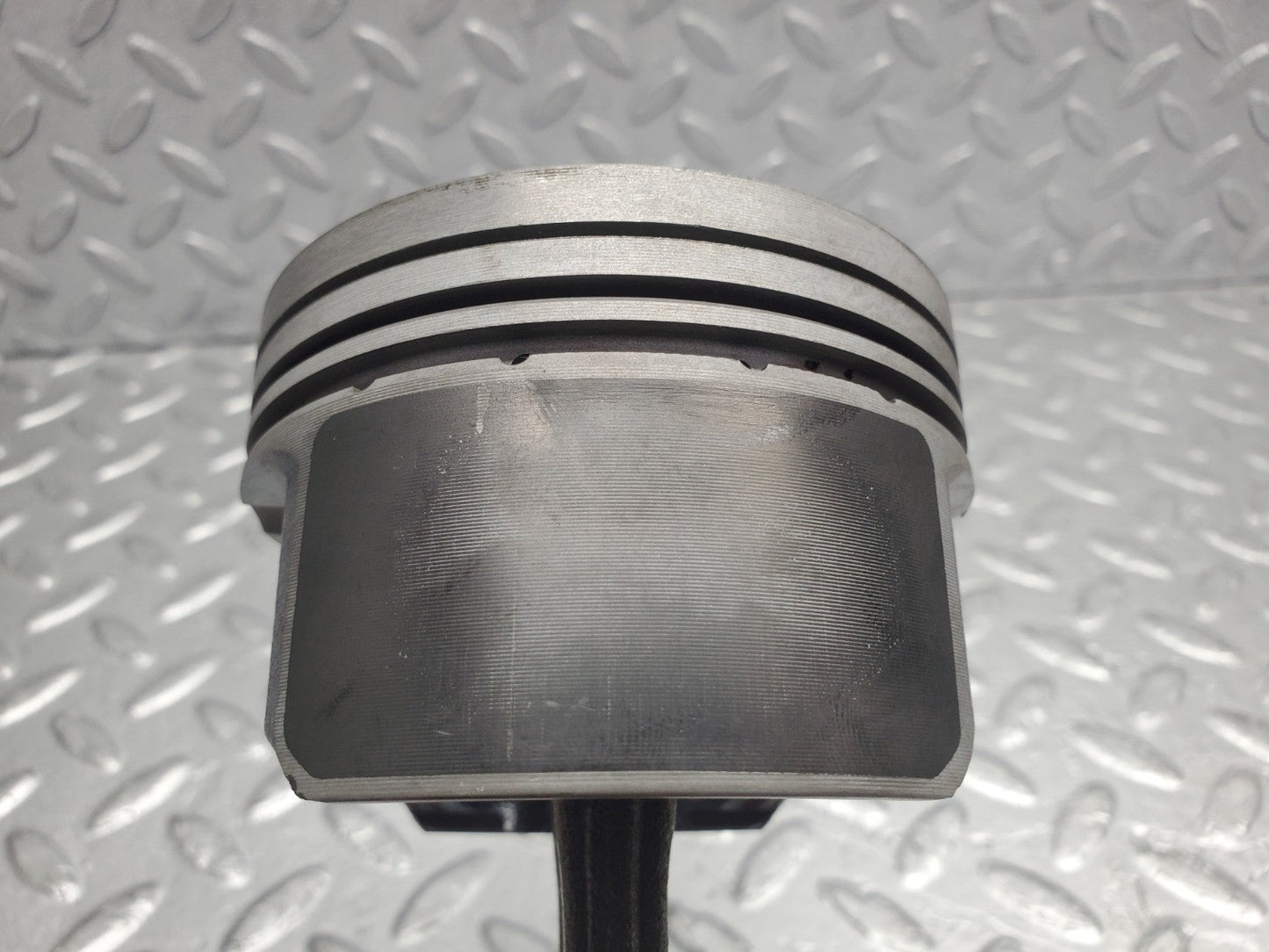 W124 Wagon piston with connecting rod used OEM