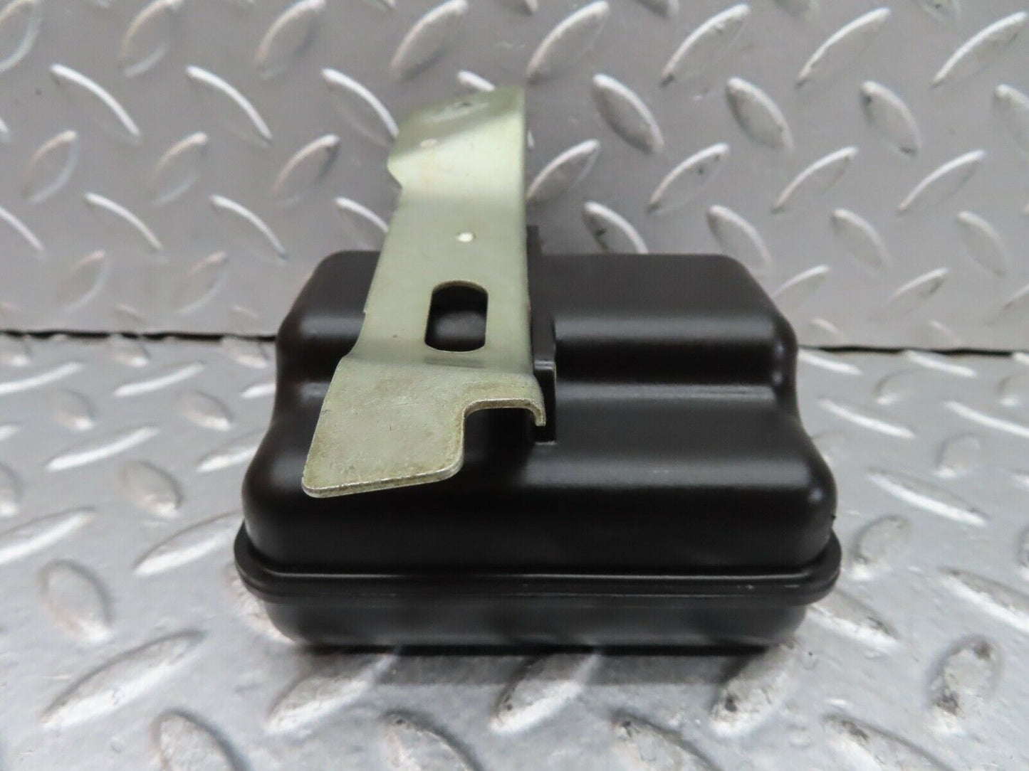 19378 Mercedes-Benz C140 CL420 Coupe Air Vacuum Expansion Tank 1298050019