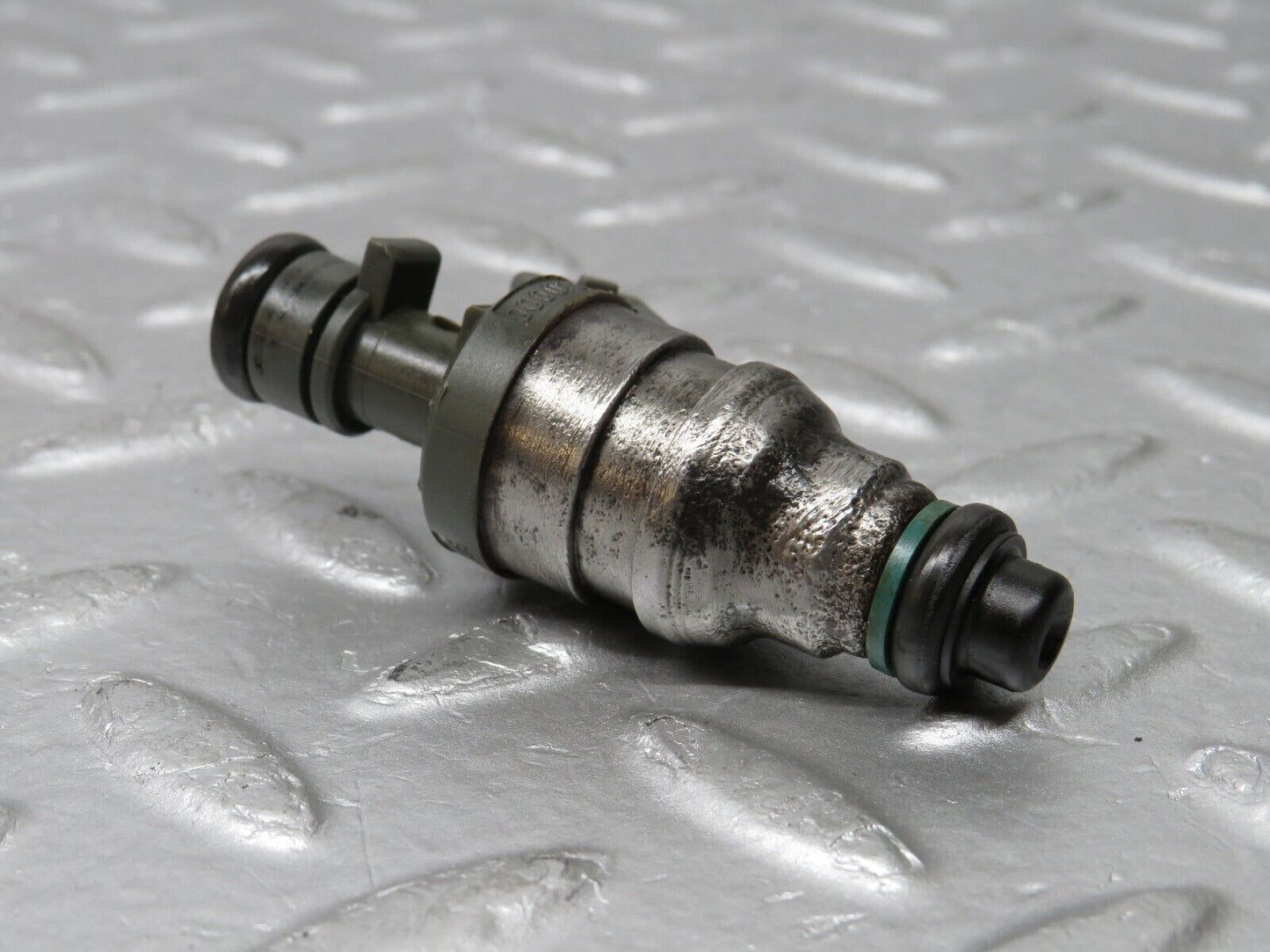 38142 Mercedes-Benz A124 320E Cabriolet Fuel Injector Bosch 0280155209 0000787323