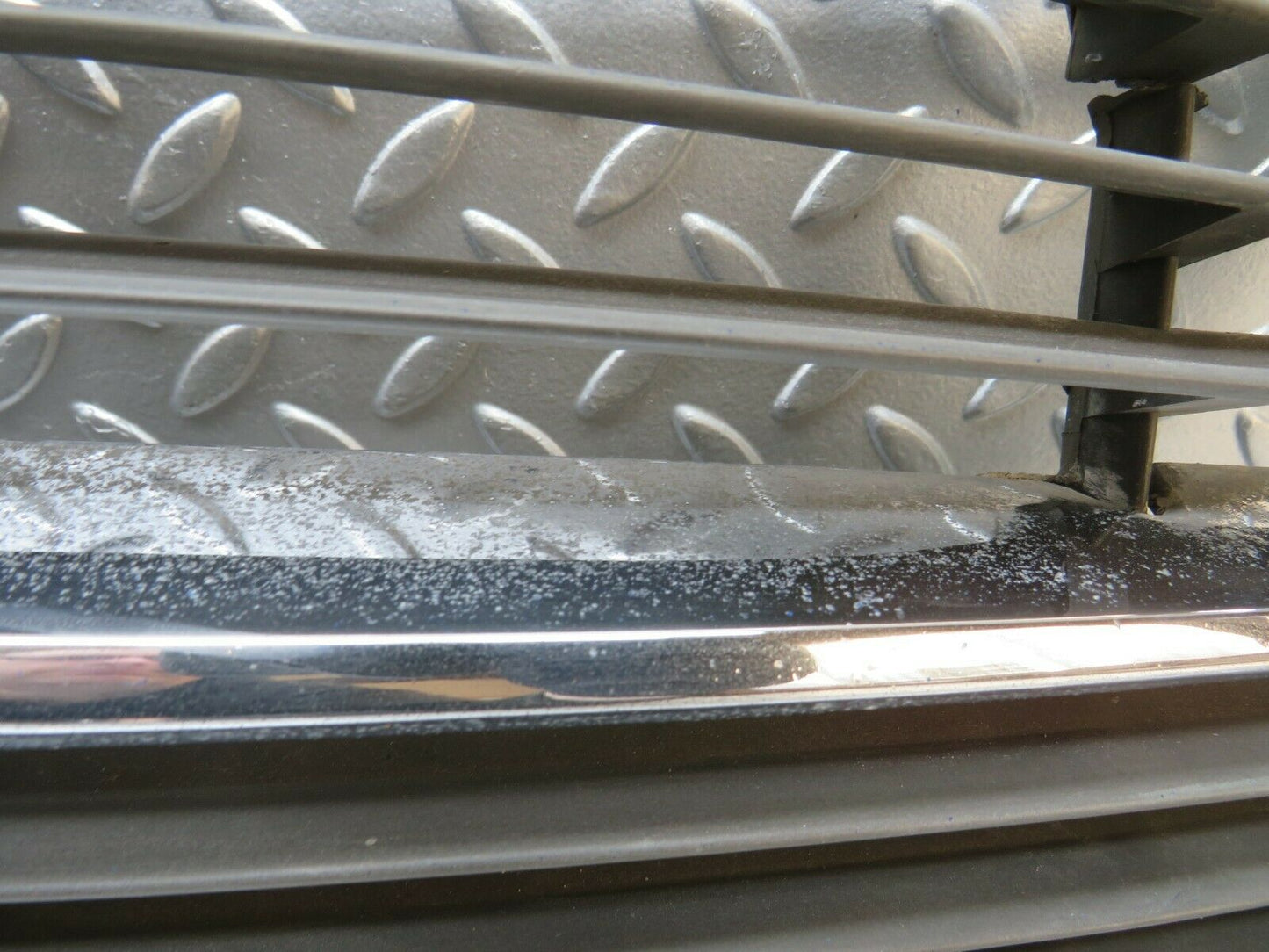 22852 Mercedes-Benz C107 450SLC Coupe Bonnet Grill 1078881523