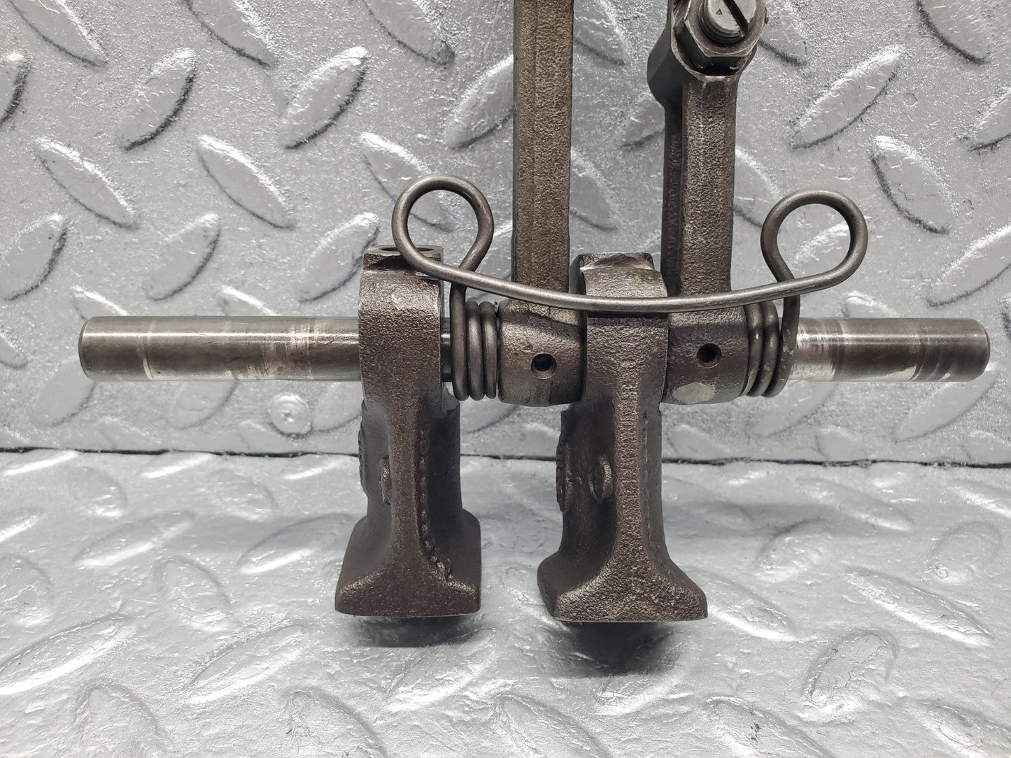 W112 rocker arm support arm shaft used OEM