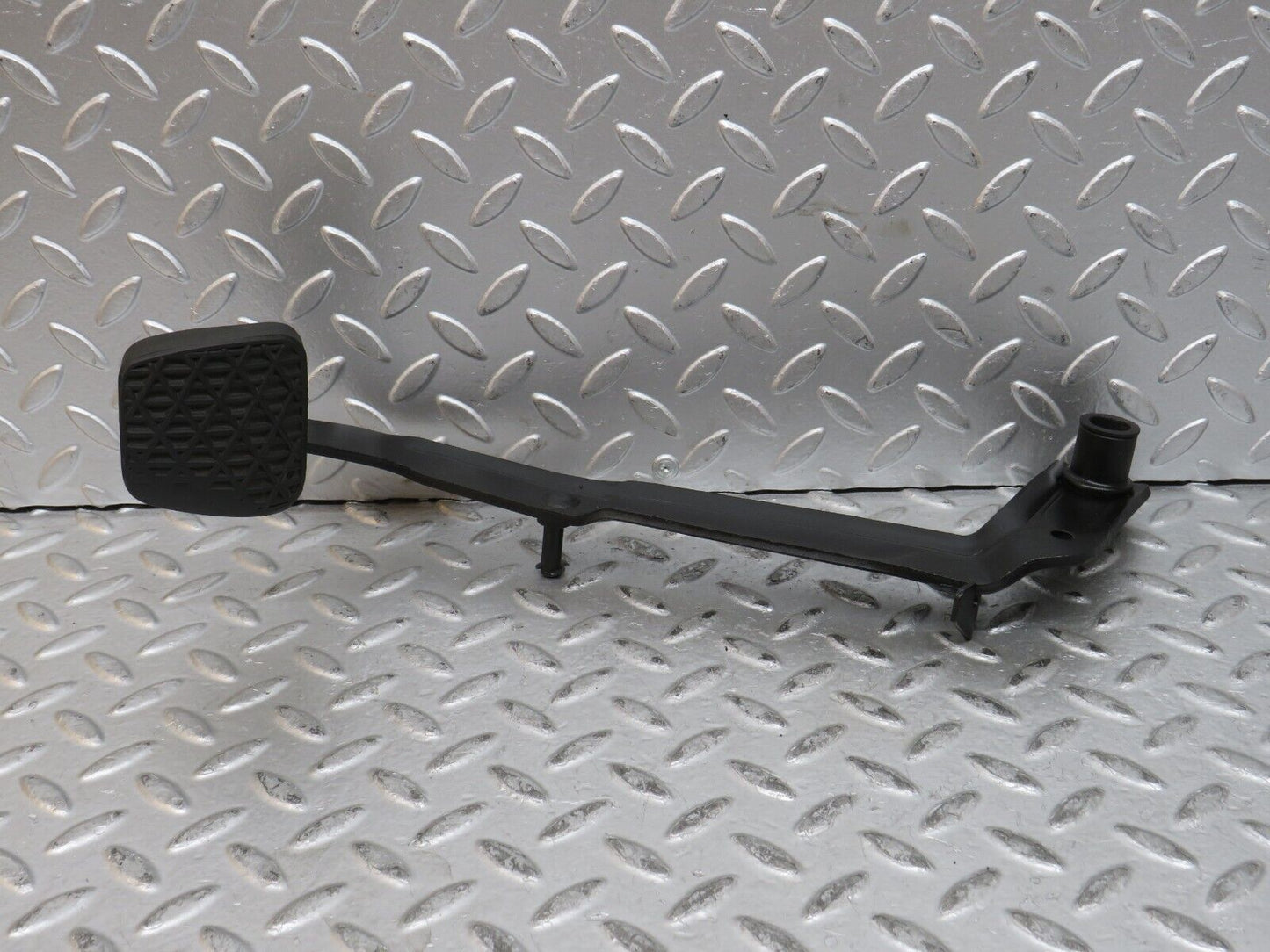 28446 Mercedes-Benz S123 240D Wagon Clutch Pedal With Rubber