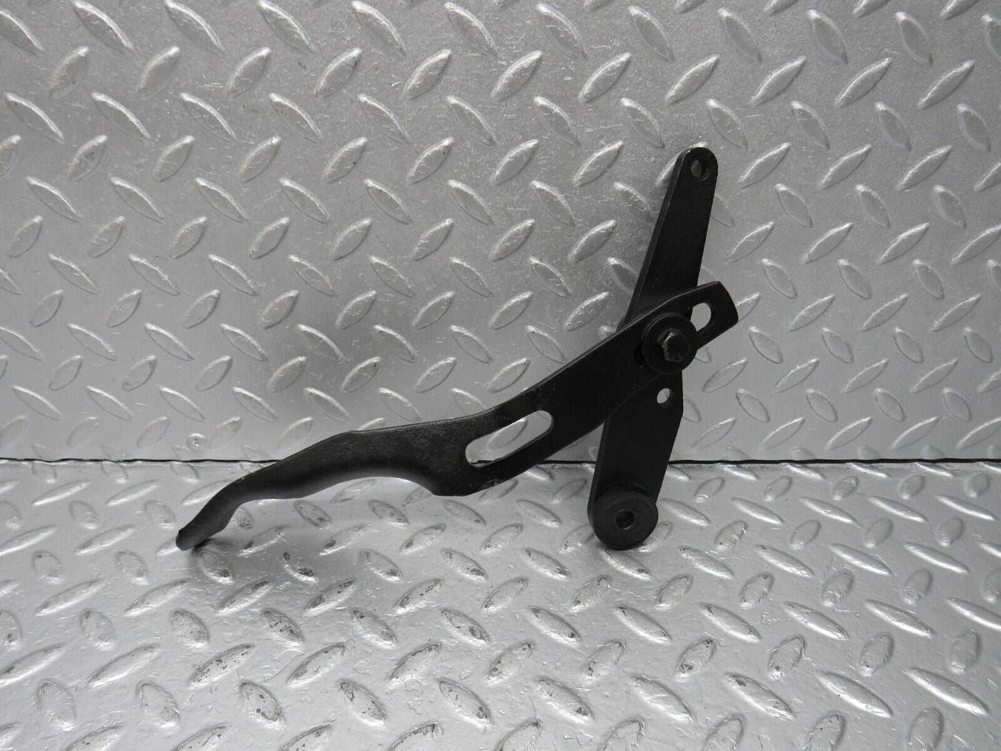 40541 Mercedes-Benz W123 300D Exhaust Bracket