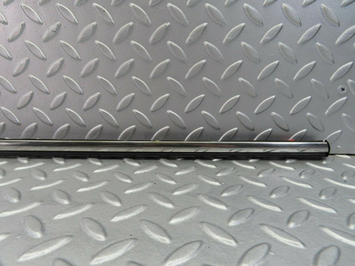 7872 Mercedes-Benz W115 220D Centre Fender Wing Chrome Trim Rear Right