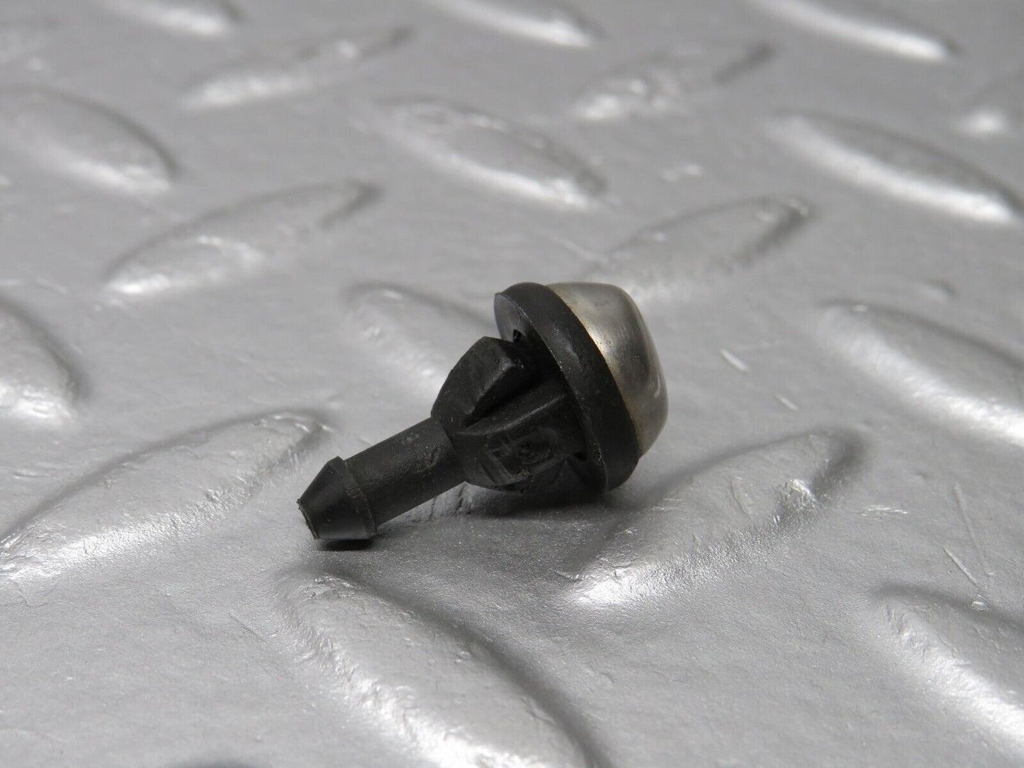 39198 Mercedes-Benz R107 500SL Coupe Windscreen Washer Nozzle