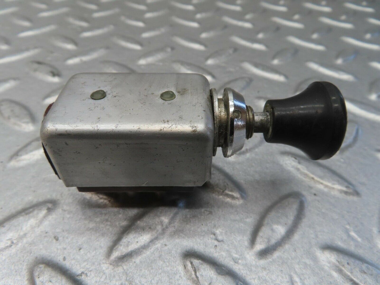 13255 Mercedes-Benz W111 220S Windscreen Wiper Pull Switch 461630