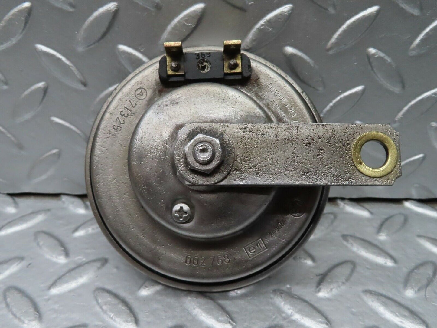 20637 Mercedes-Benz R107 450SL Horn Hella 002768