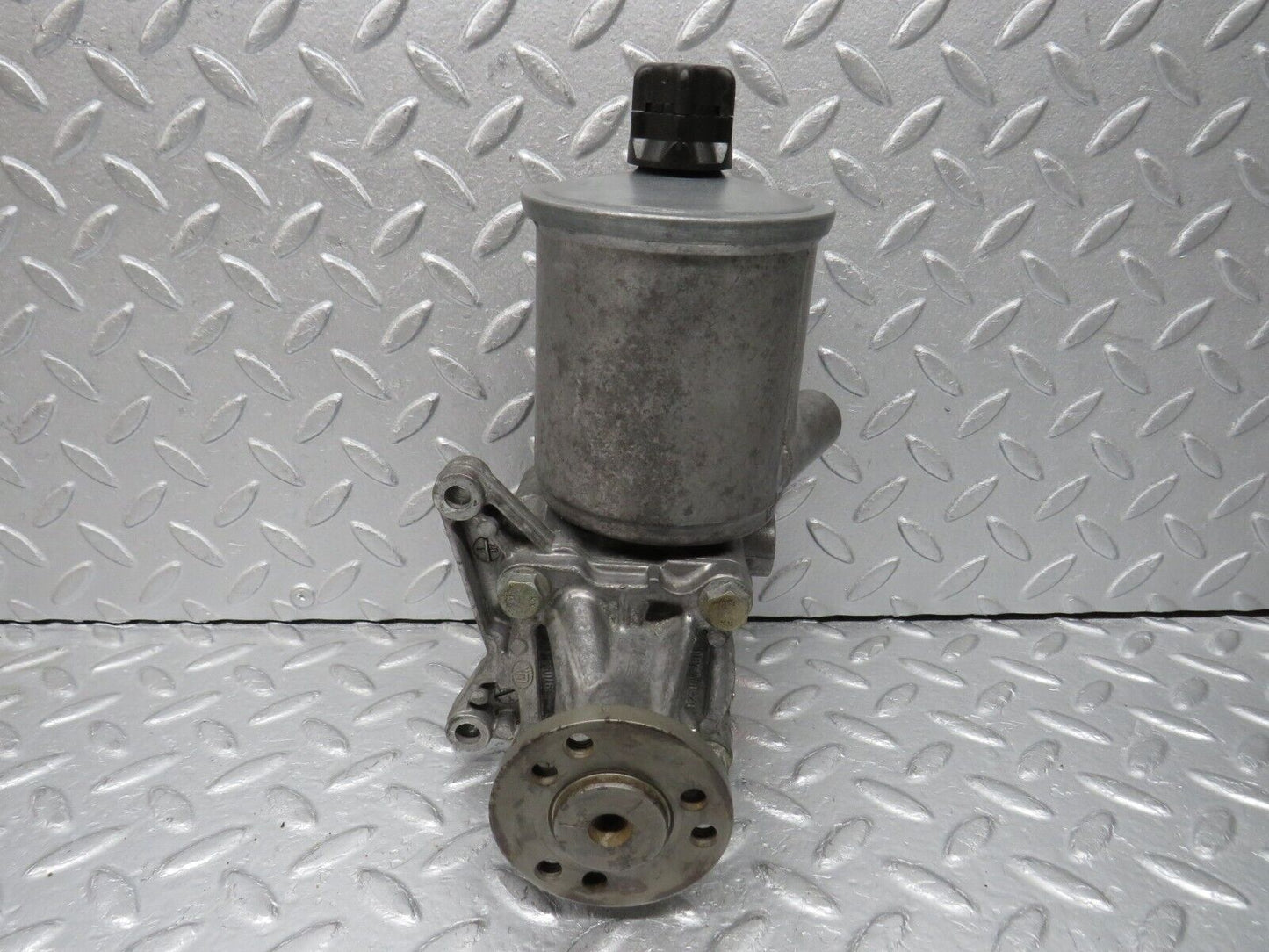 38050 Mercedes-Benz A124 320E Power Steering Pump LUK 2104660401 VT6702105744