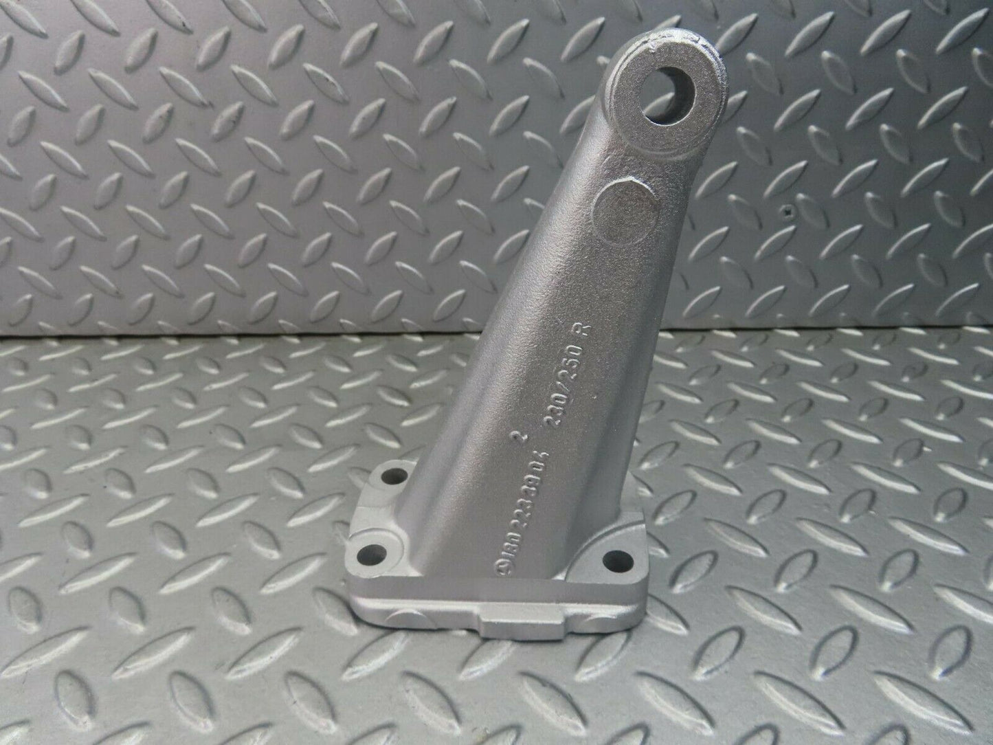 8327 Mercedes-Benz W114 Engine Mount Bracket Right Side 1802233904
