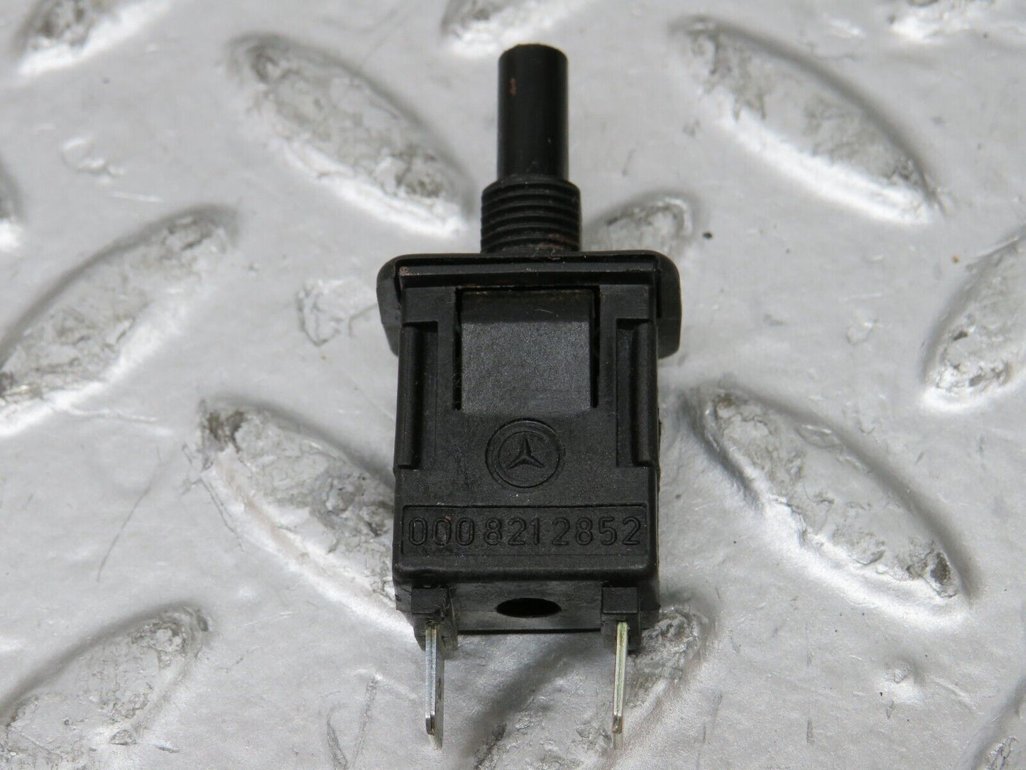 26206 Mercedes-Benz W116 450SE Door Contact Switch 0008212852