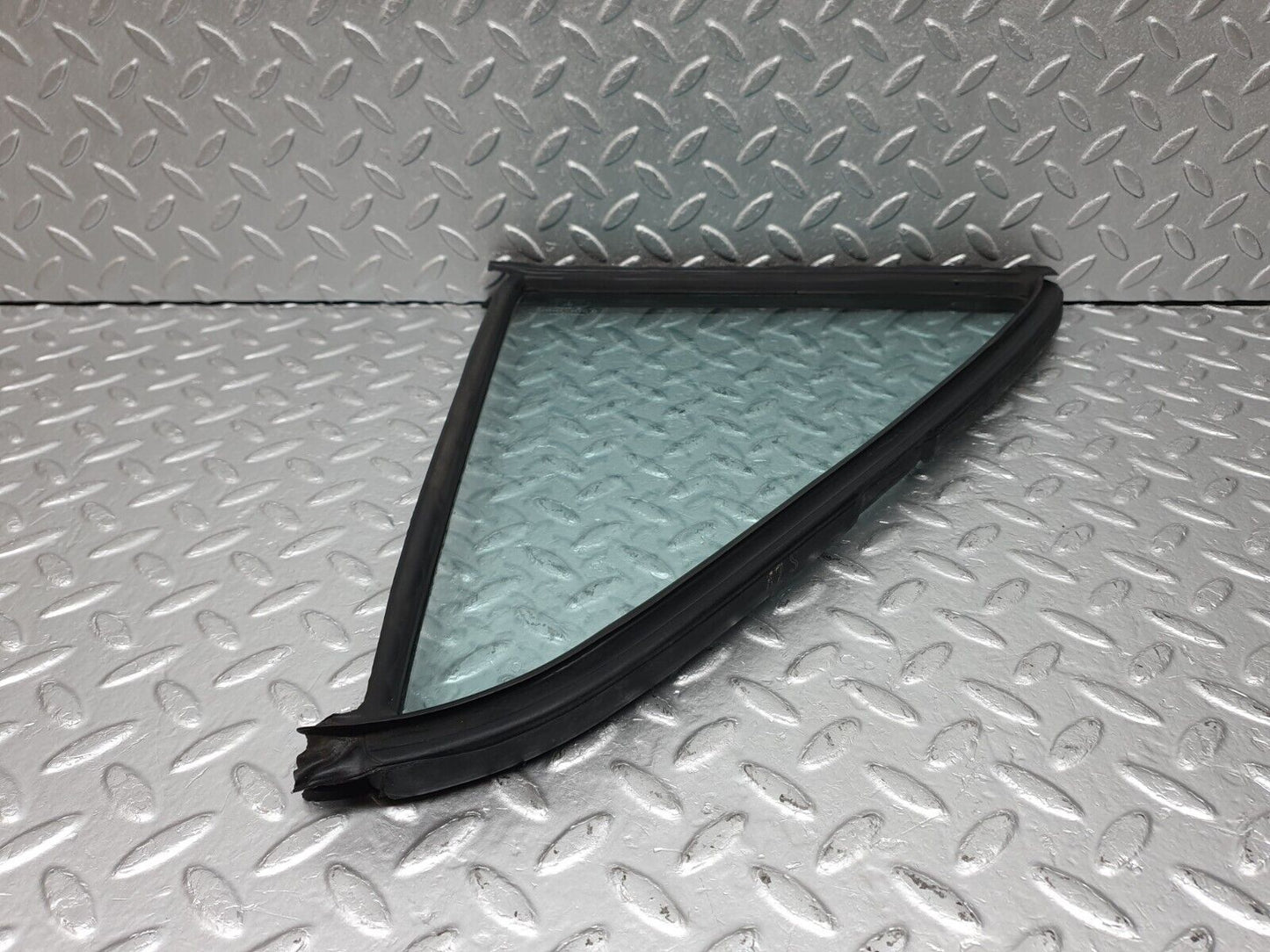 40777 Mercedes-Benz W123 300D Rear Right Quarter Window Glass 1237350224