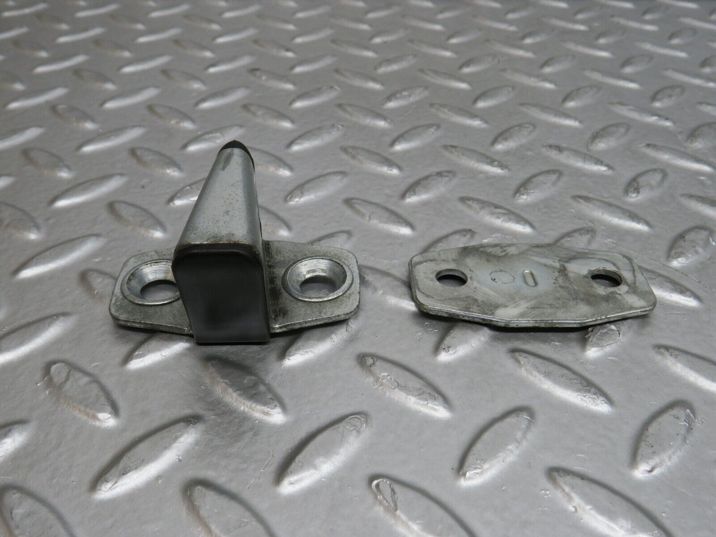 29573 Mercedes-Benz W124 230E Door Lock Latch