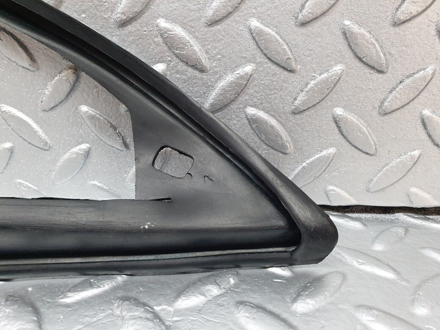 42542 Mercedes-Benz R129 320SL Coupe Right Wing Mirror Inner Rubber Seal