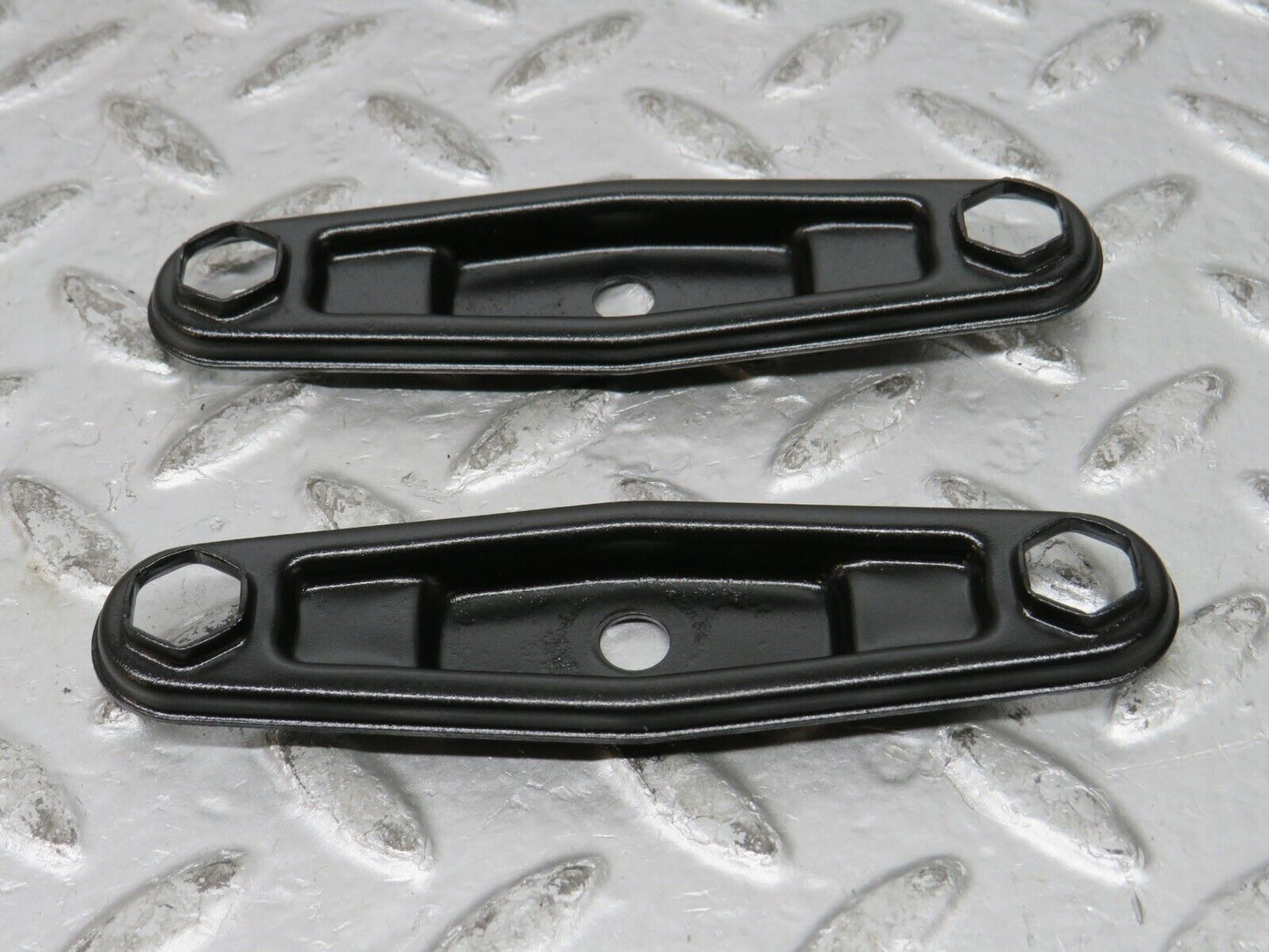 32152 Mercedes-Benz W123 230E Fuel Injector Bracket