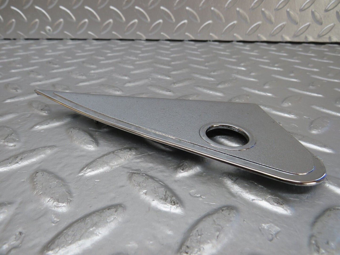 25558 Mercedes-Benz W123 200 Mirror Triangle Cover Right 1237250811