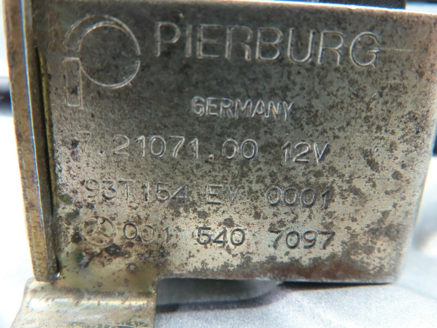 6711 Mercedes-Benz S124 E220 Wagon Vacuum Control Valve Pierburg 0015407097