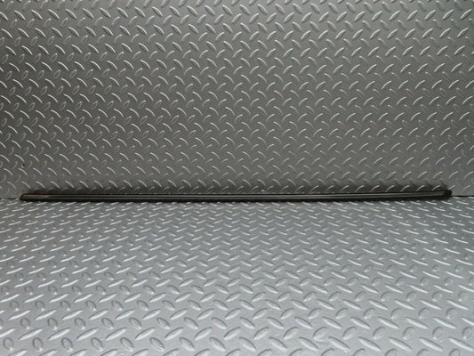 18004 Mercedes-Benz W123 200 Front Right Fender Wing Centre Moulding Trim