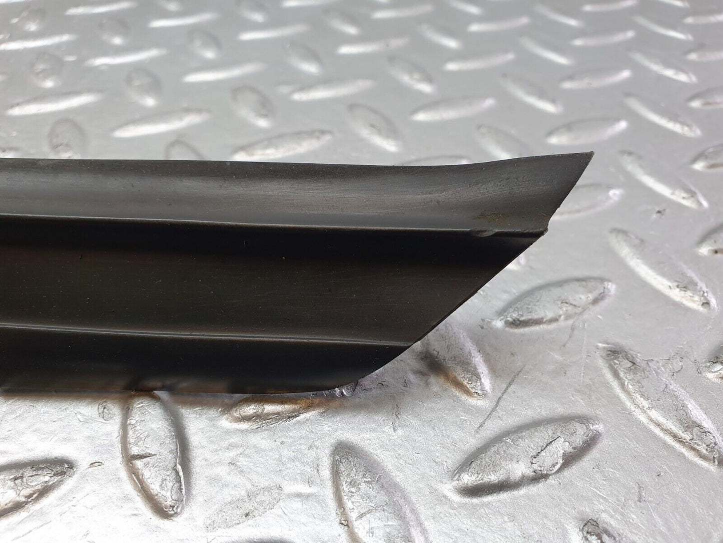 41714 Mercedes-Benz W124 200E Rear Windscreen Lower Rubber Seal