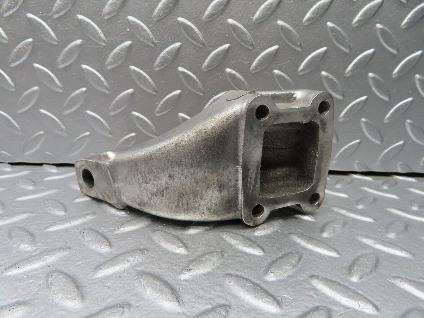 20632 Mercedes-Benz R107 450SL Engine Mount Bracket Right 1162232304