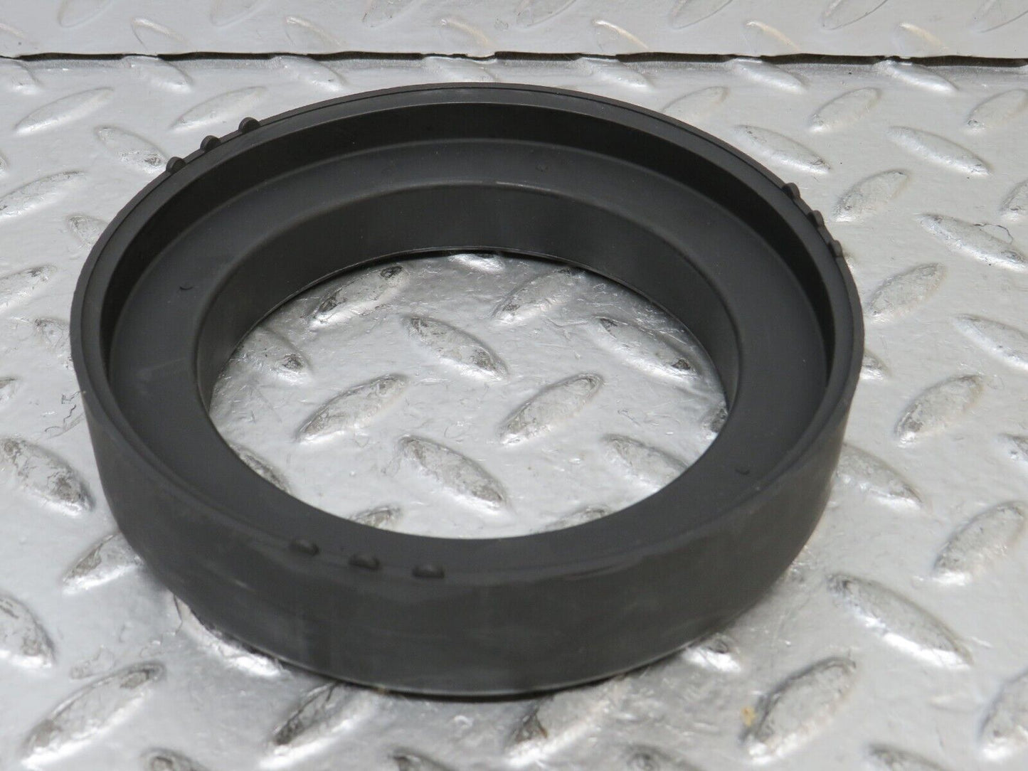 27087 Mercedes-Benz W123 280E Coil Spring Rubber Mounting New