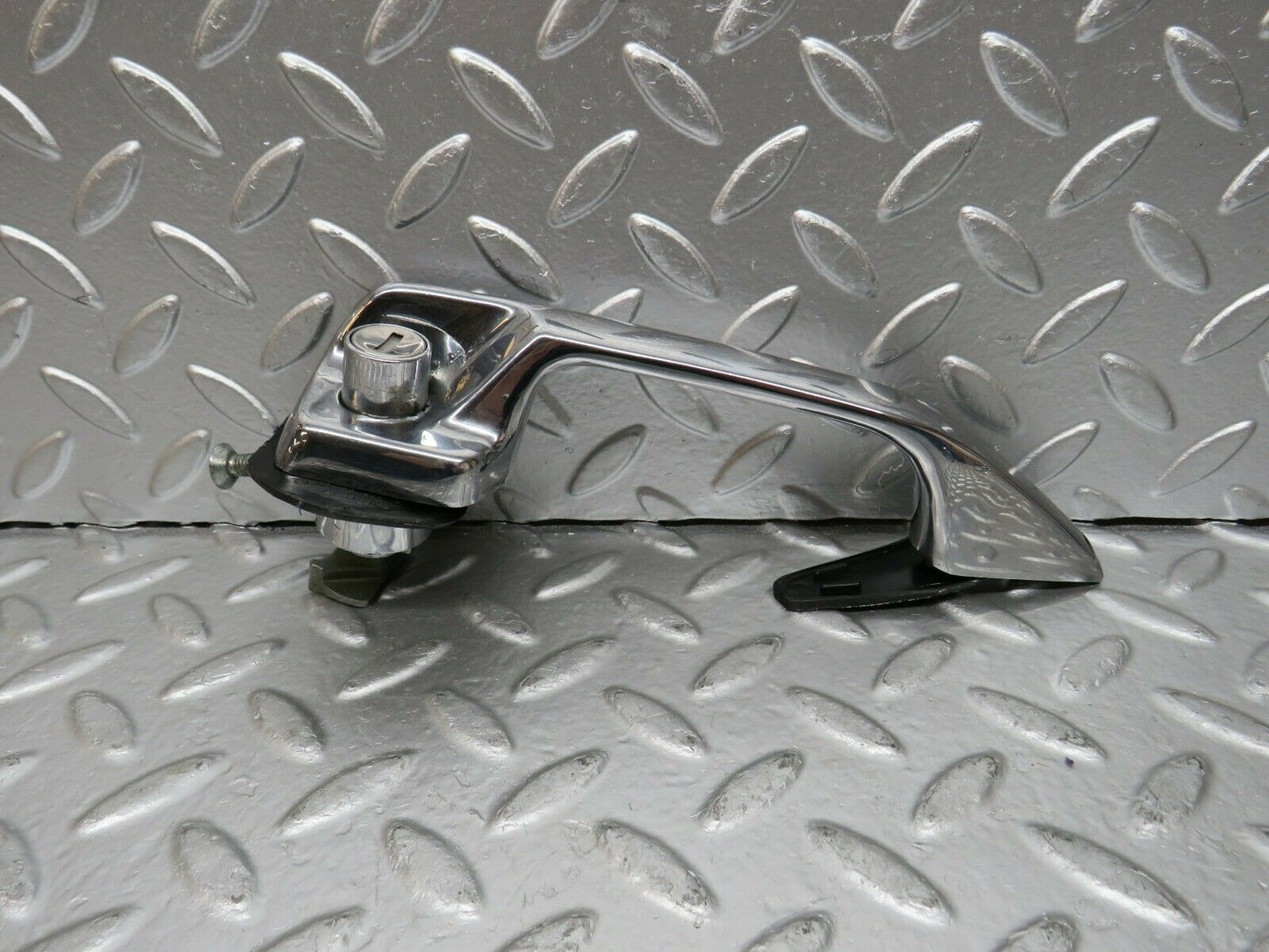 24457 Mercedes-Benz W108 Door Handle Front Right No Key 1087661401