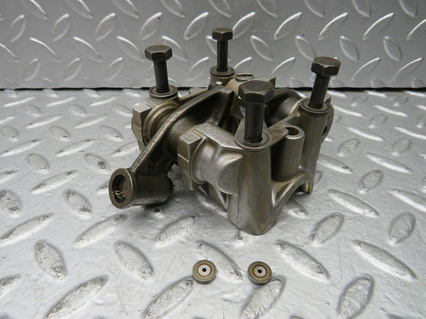 21740 Mercedes-Benz W126 300SE Rocker Arms Camshaft Bearing Block 1030510610
