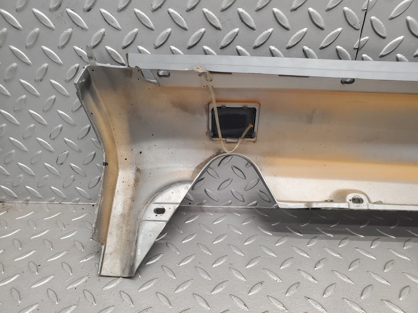 W124 Wagon side skirt left side used OEM