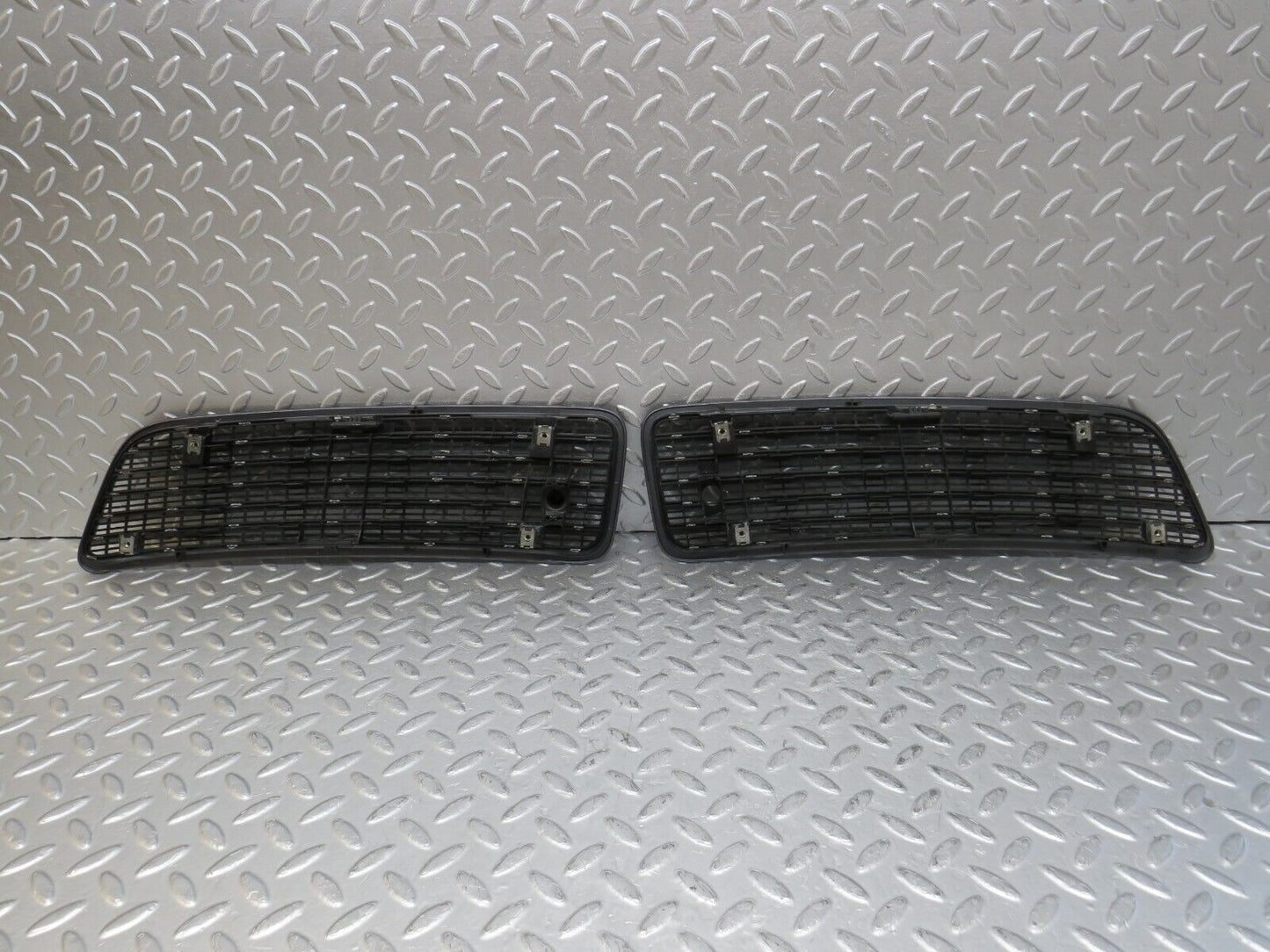 35196 Mercedes-Benz W221 Bonnet Upper Grill Pair 2218800305 2218800205