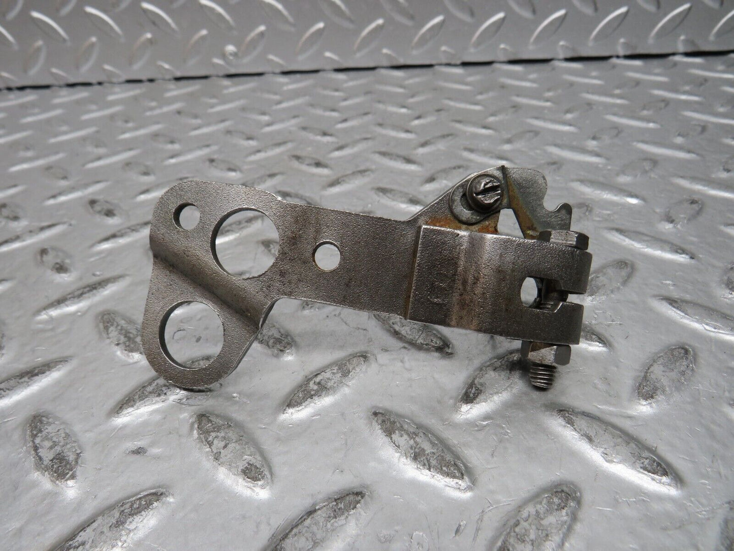 28191 Mercedes-Benz W123 280E Gearbox Linkage Bracket