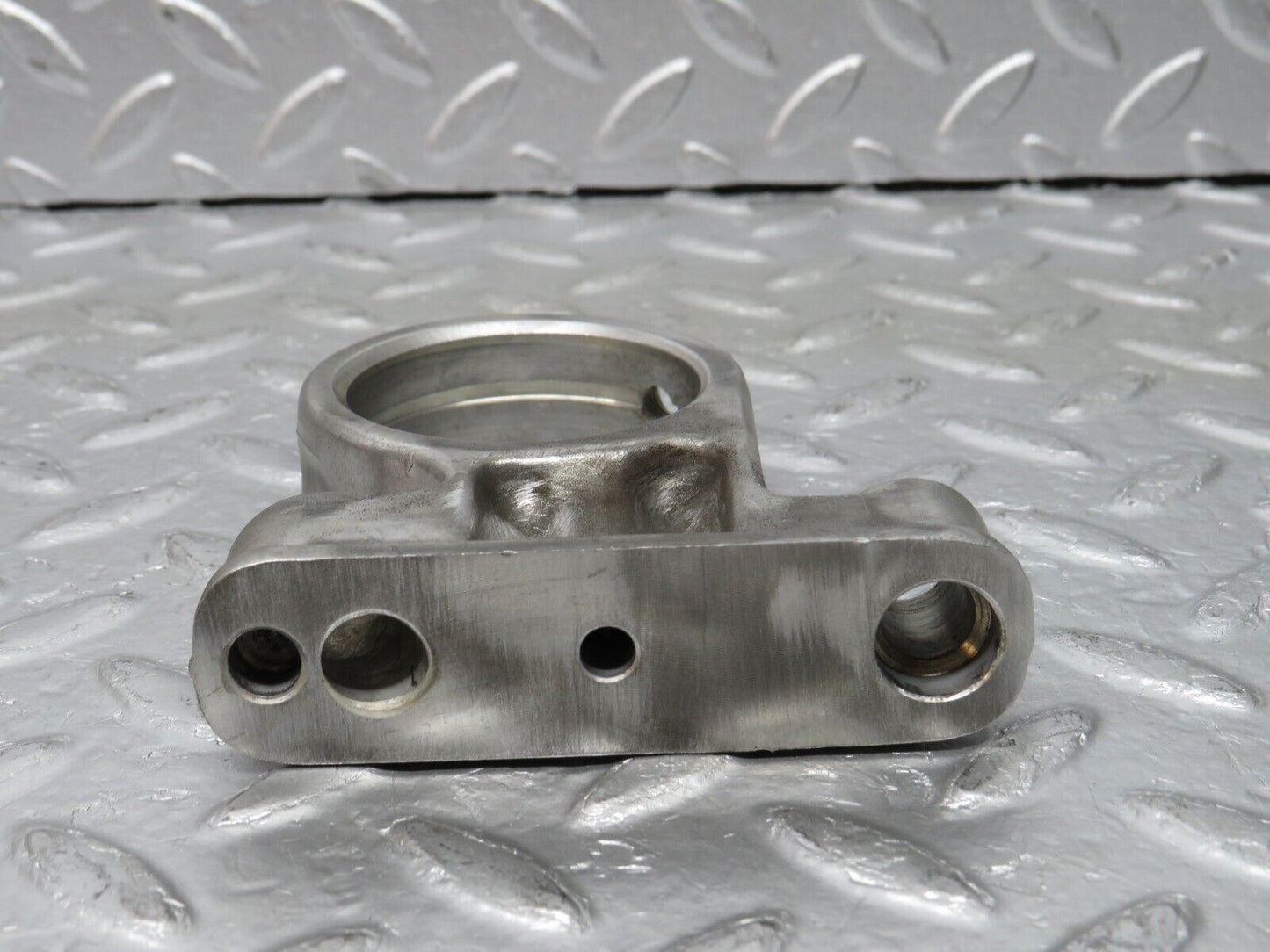 32995 Mercedes-Benz C107 R107 350 V8 Camshaft Tower Bearing 1160512118