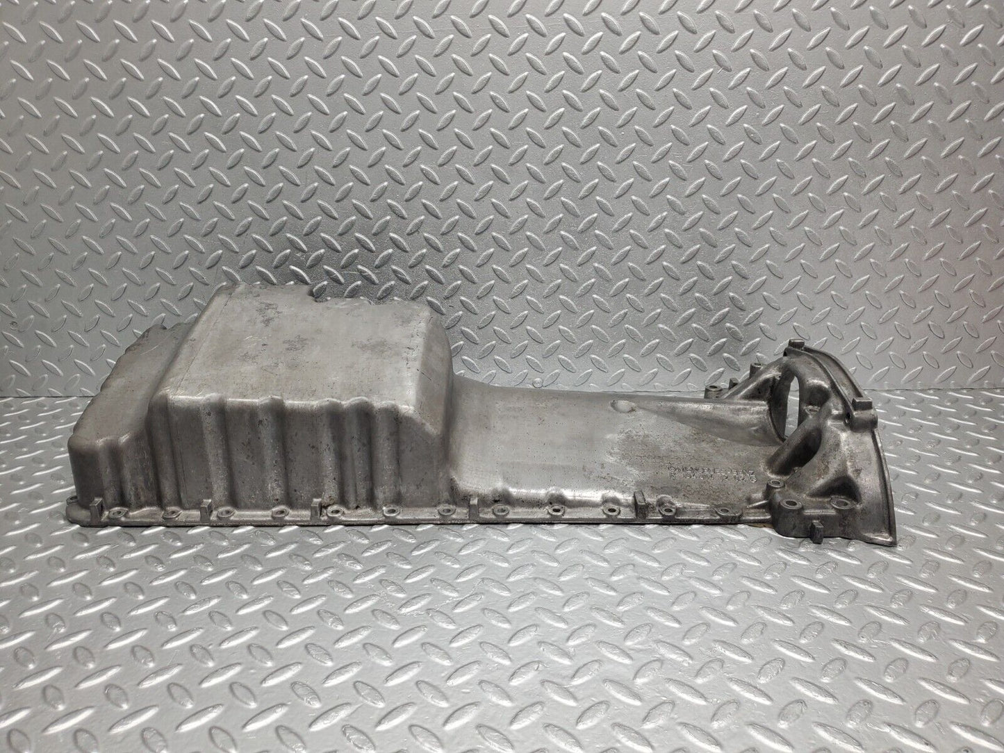 46231 Mercedes-Benz W124 280E Oil Pan Oil Sump 1040141202