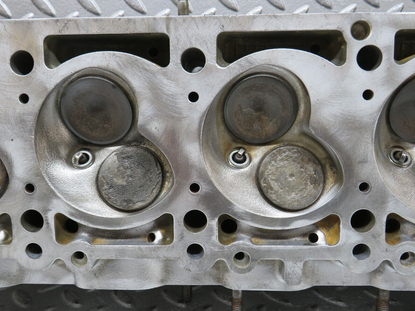 32692 Mercedes-Benz S124 300TE Wagon Cylinder Head 1030161001