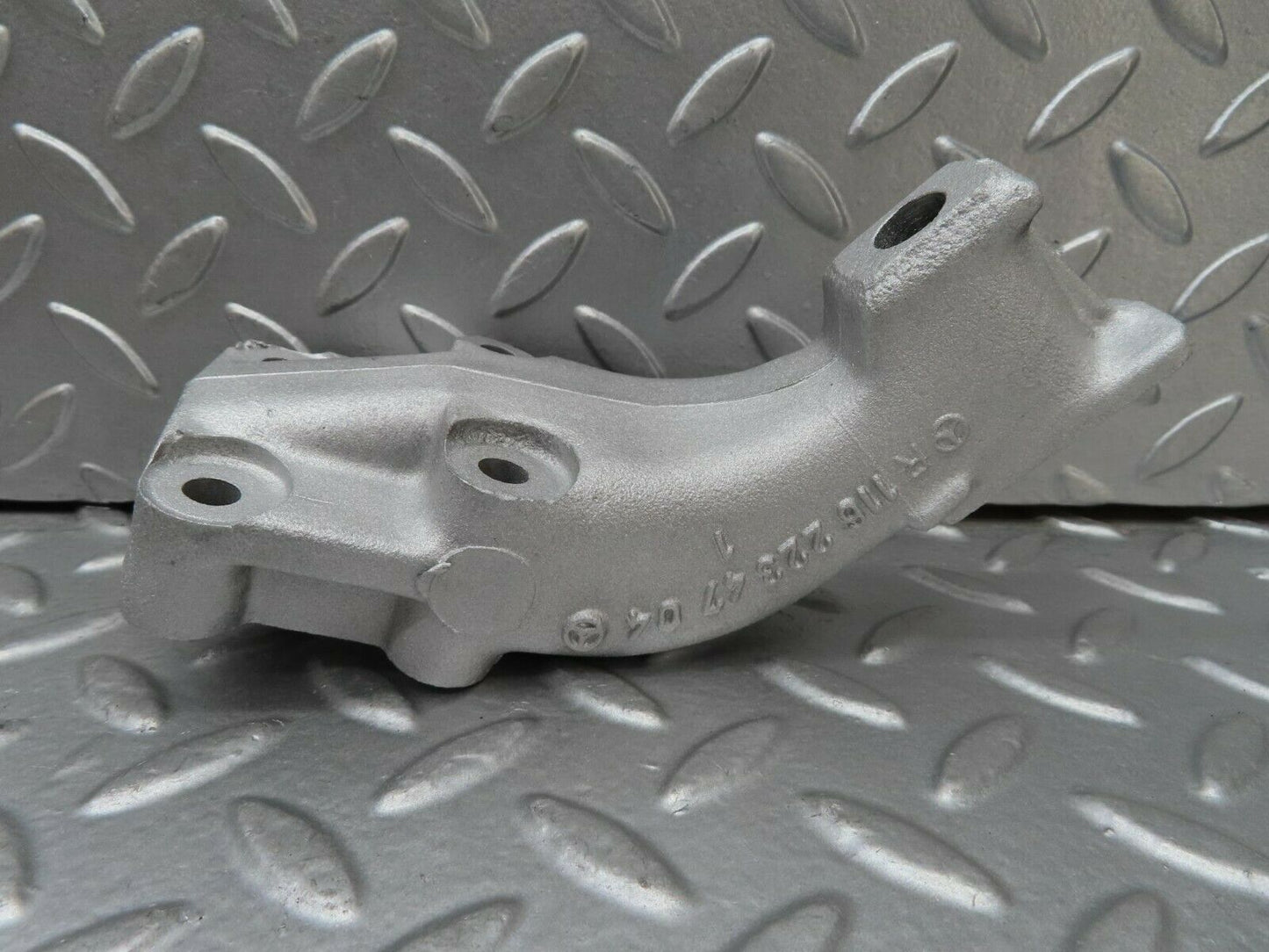 15659 Mercedes-Benz R107 450SL Engine Mount Bracket Right 1162234704