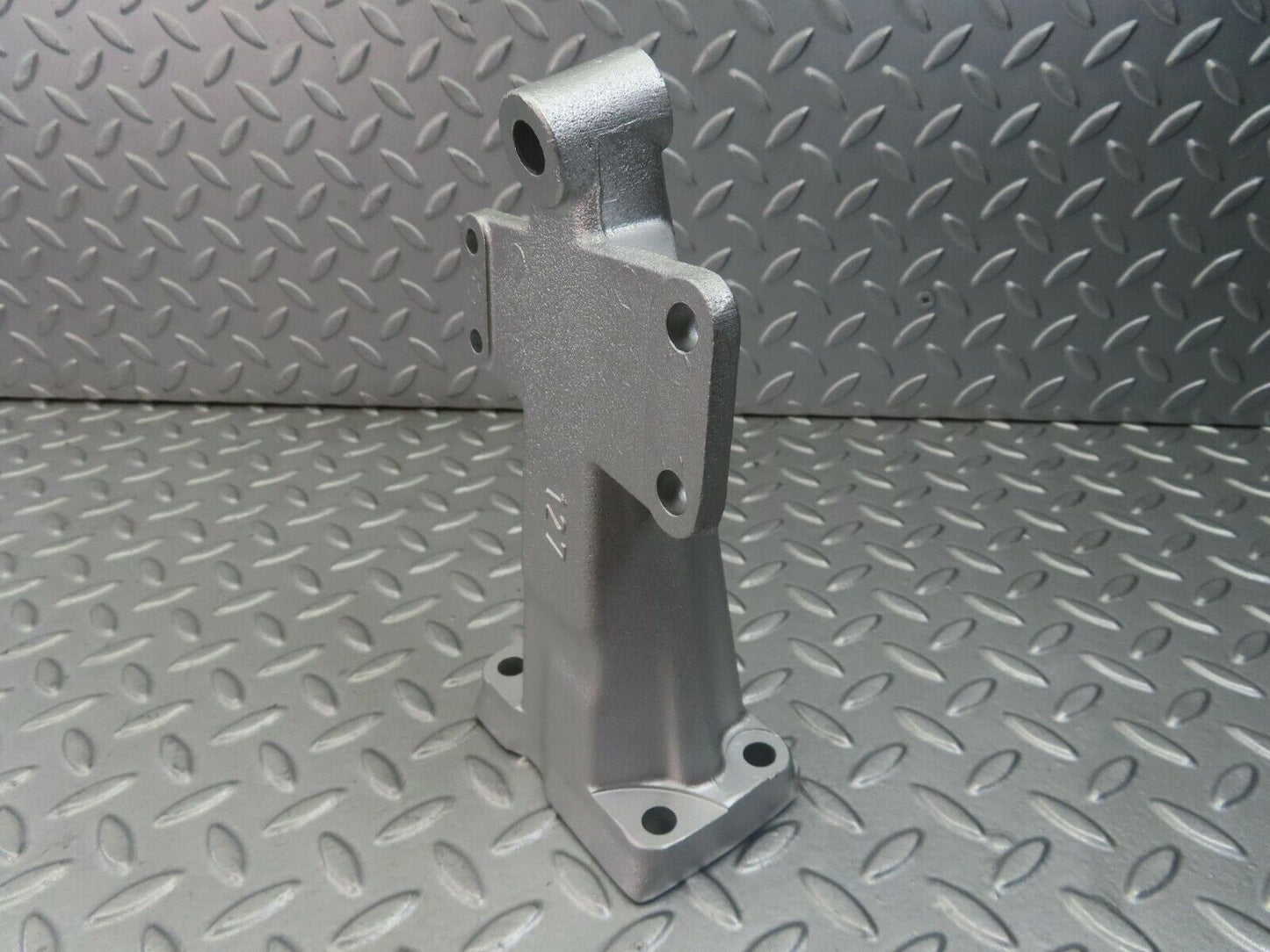 8334 Mercedes-Benz W111 Engine Mount Bracket Left Side 1272230204