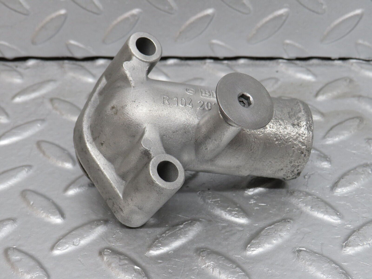 38110 Mercedes-Benz A124 320E Cabriolet Coolant Flange Pipe 1042030431