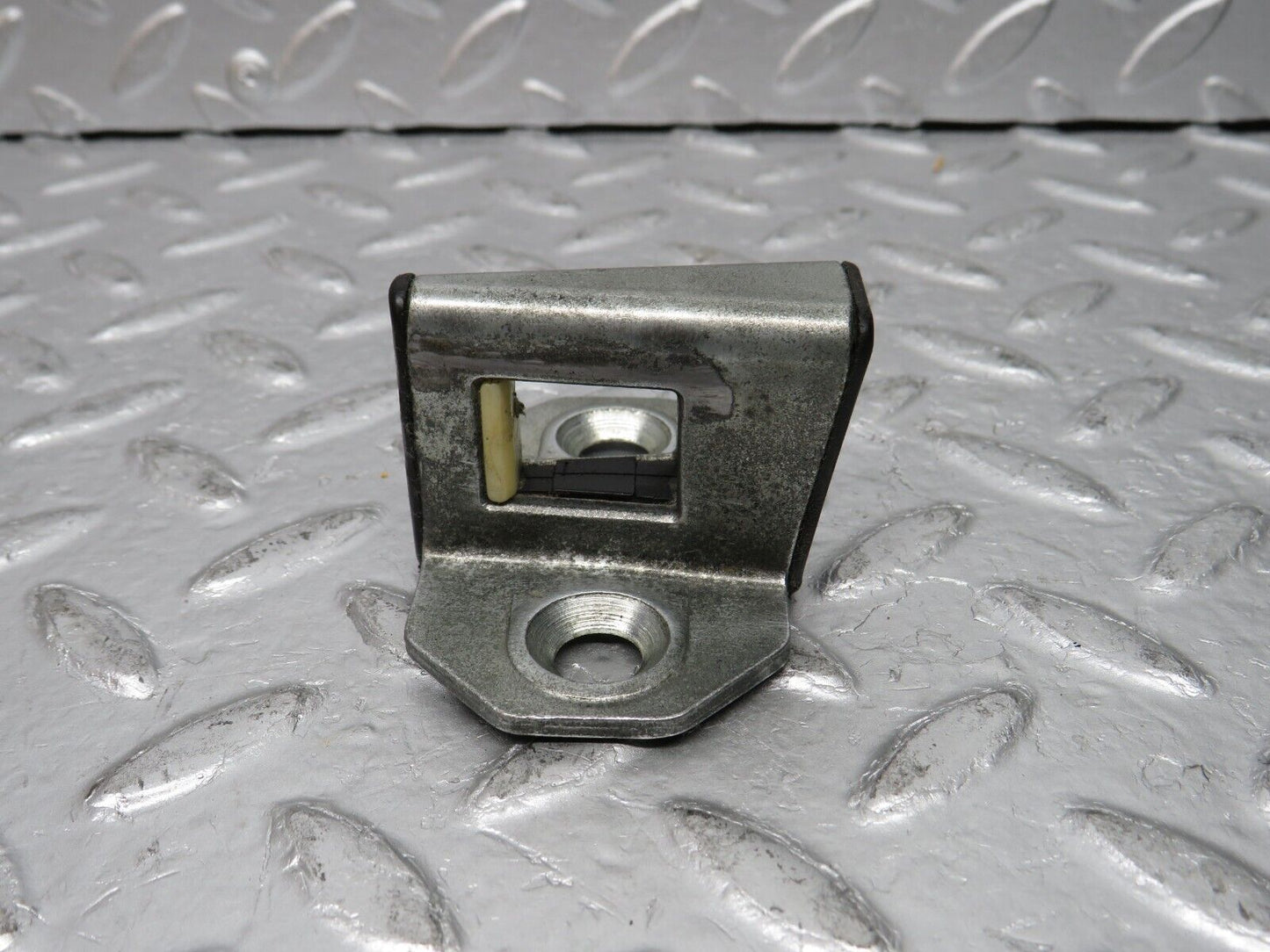 31458 Mercedes-Benz S124 220TE Wagon Door Lock Latch