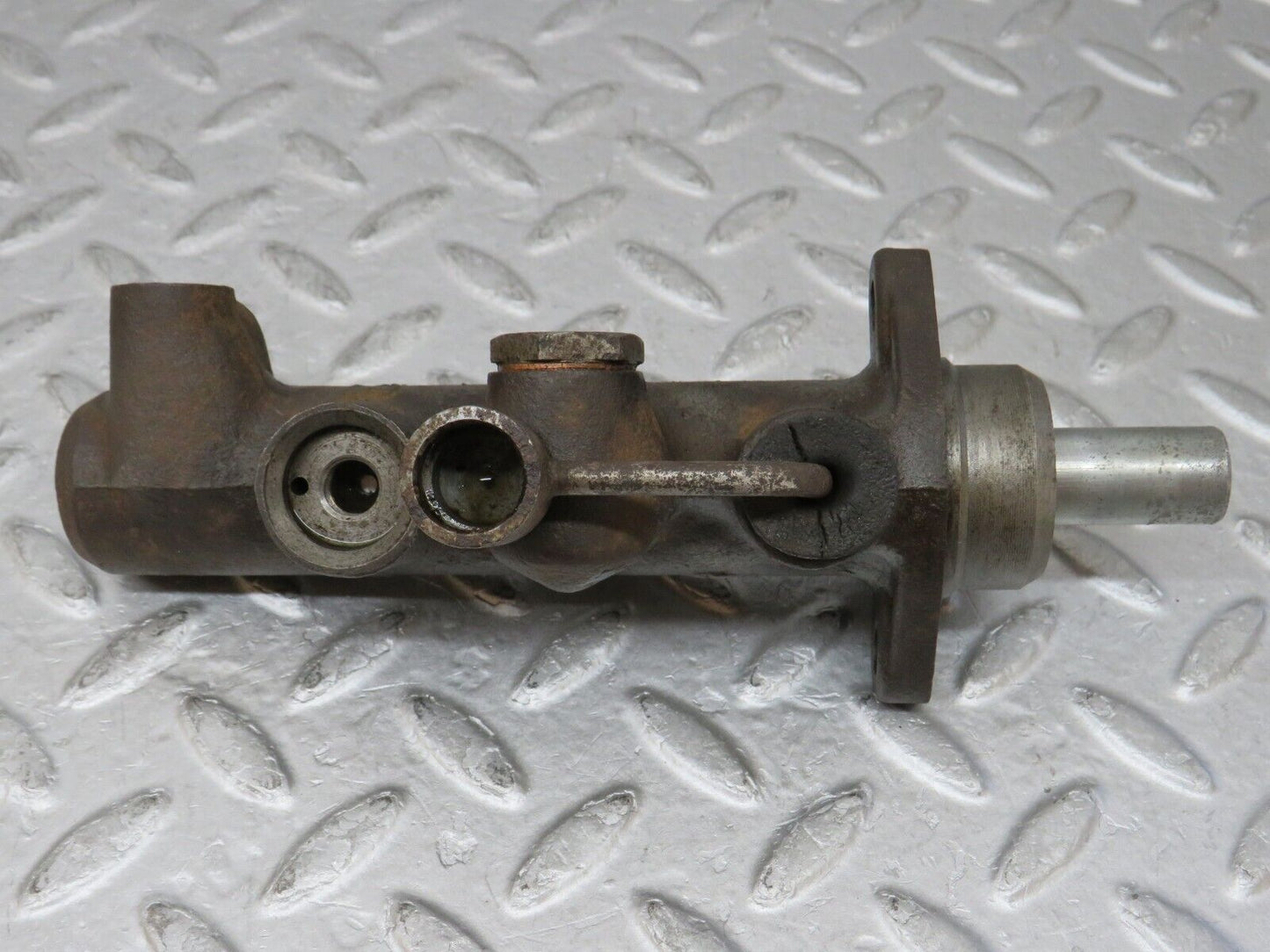 35734 Mercedes-Benz W108 Brake Master Cylinder