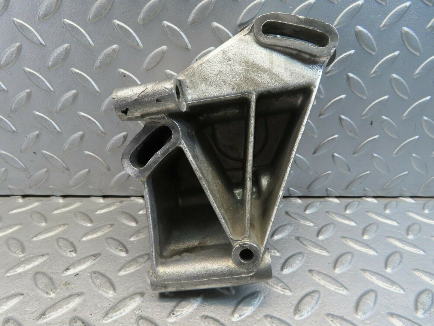 11469 Mercedes-Benz C123 230CE Coupe Power Steering Pump Bracket 1234880341