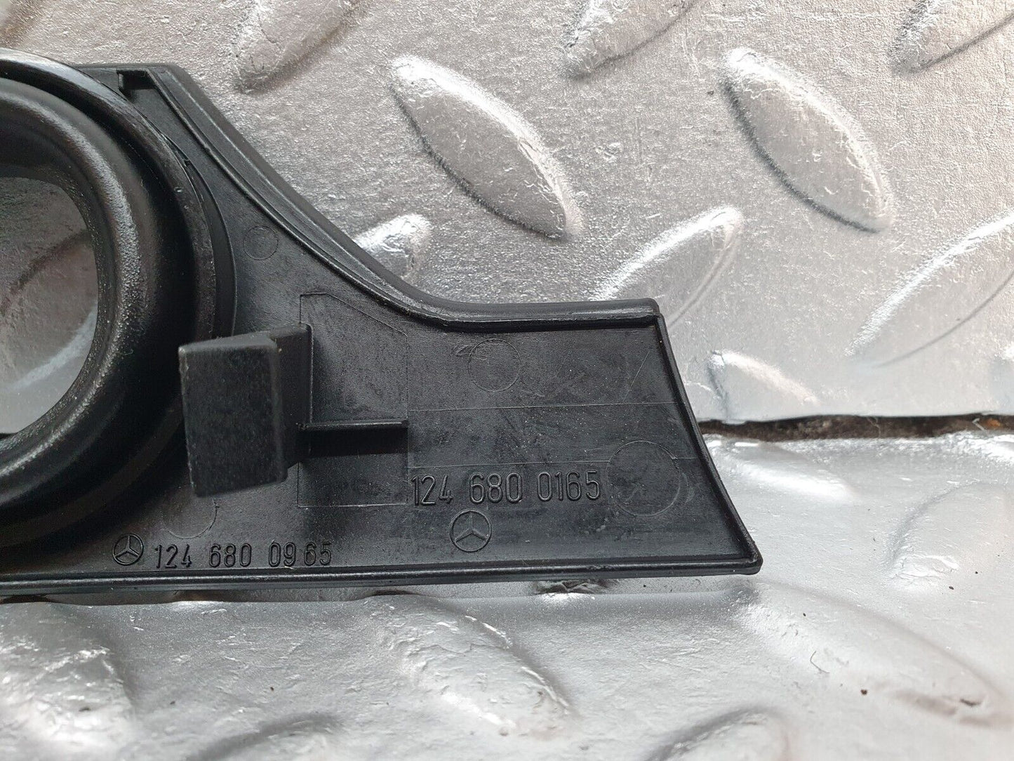 41561 Mercedes-Benz W124 200E Ignition Switch Cover Surround 1246800965 1246800165